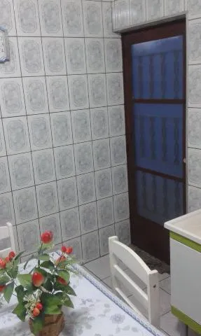 Imagem VENDA DE SOBRADO NA CIDADE MIGUEL BADRA, EM SUZANO/SP, 196m² com 03 andares, 09 quartos, 02 suítes, 03 salas, 02 cozinhas e 02 vagas. CONSULTE-NOS.