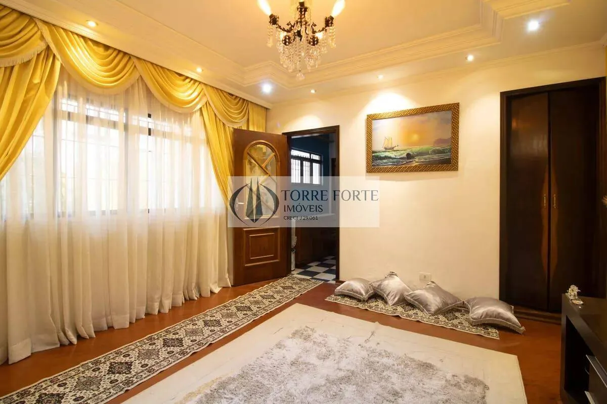 Imagem Casa com lindo espaçoso quintal, 3 vagas de garagem, 2 dormitórios