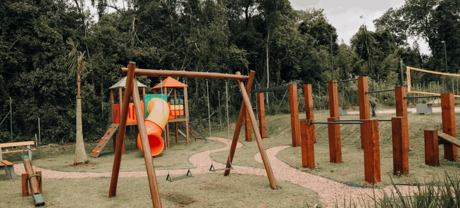 Imagem Casa em condomínio com 2 dormitórios, suíte e churrasqueira