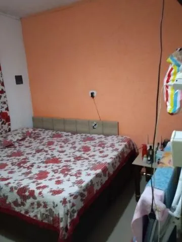 Imagem VENDA DE CASA NO MIRANTE, EM ARUJÁ/SP, 125m² com 02 casas, 03 dormitórios, sala, cozinha americana e área de lazer com churrasqueira. CONSULTE-NOS.