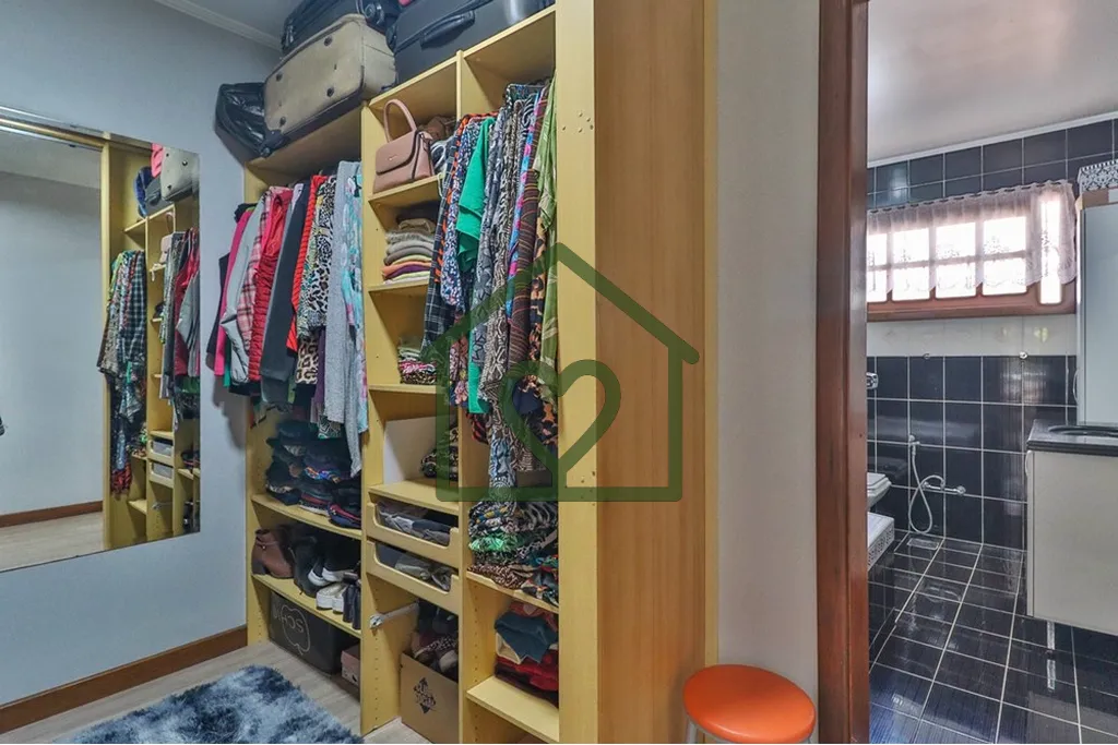 Imagem Casa de 325m2 de área privativa em terreno de 350m2 no bairro Jardim Lindóia, distribuída em dois...