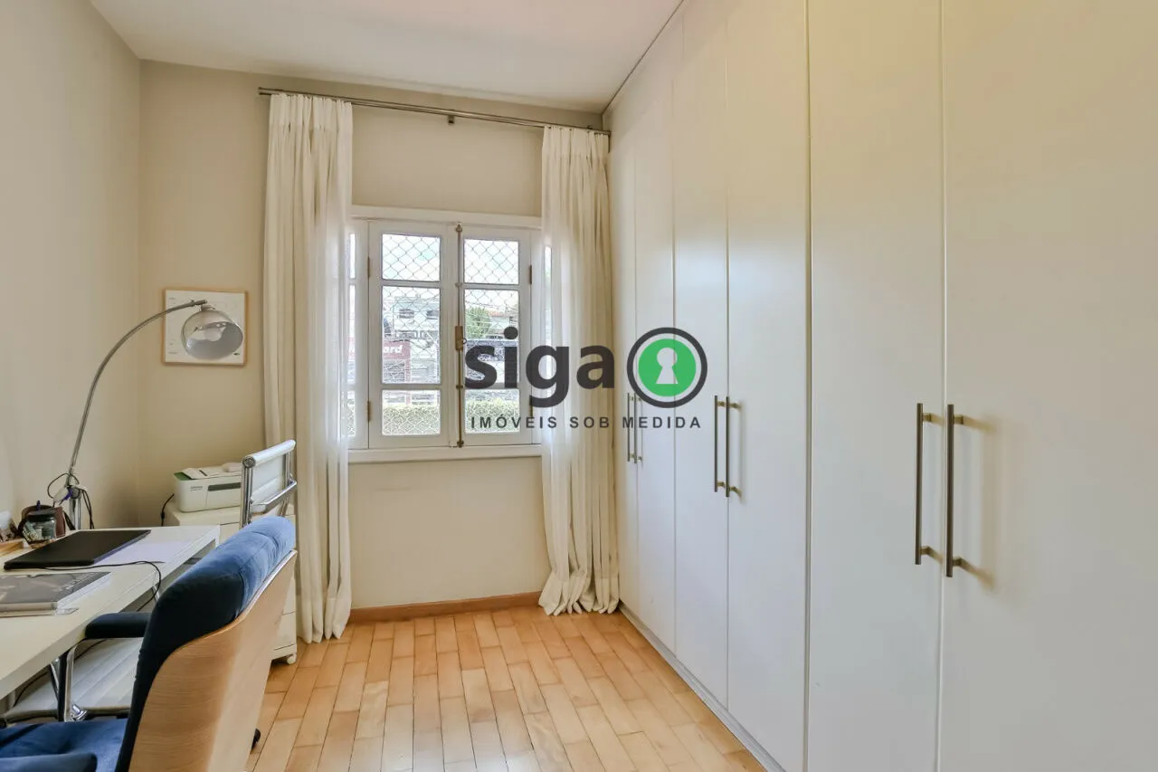 Imagem Casa sofisticada com 5 quartos, piscina privativa e sótão versátil!