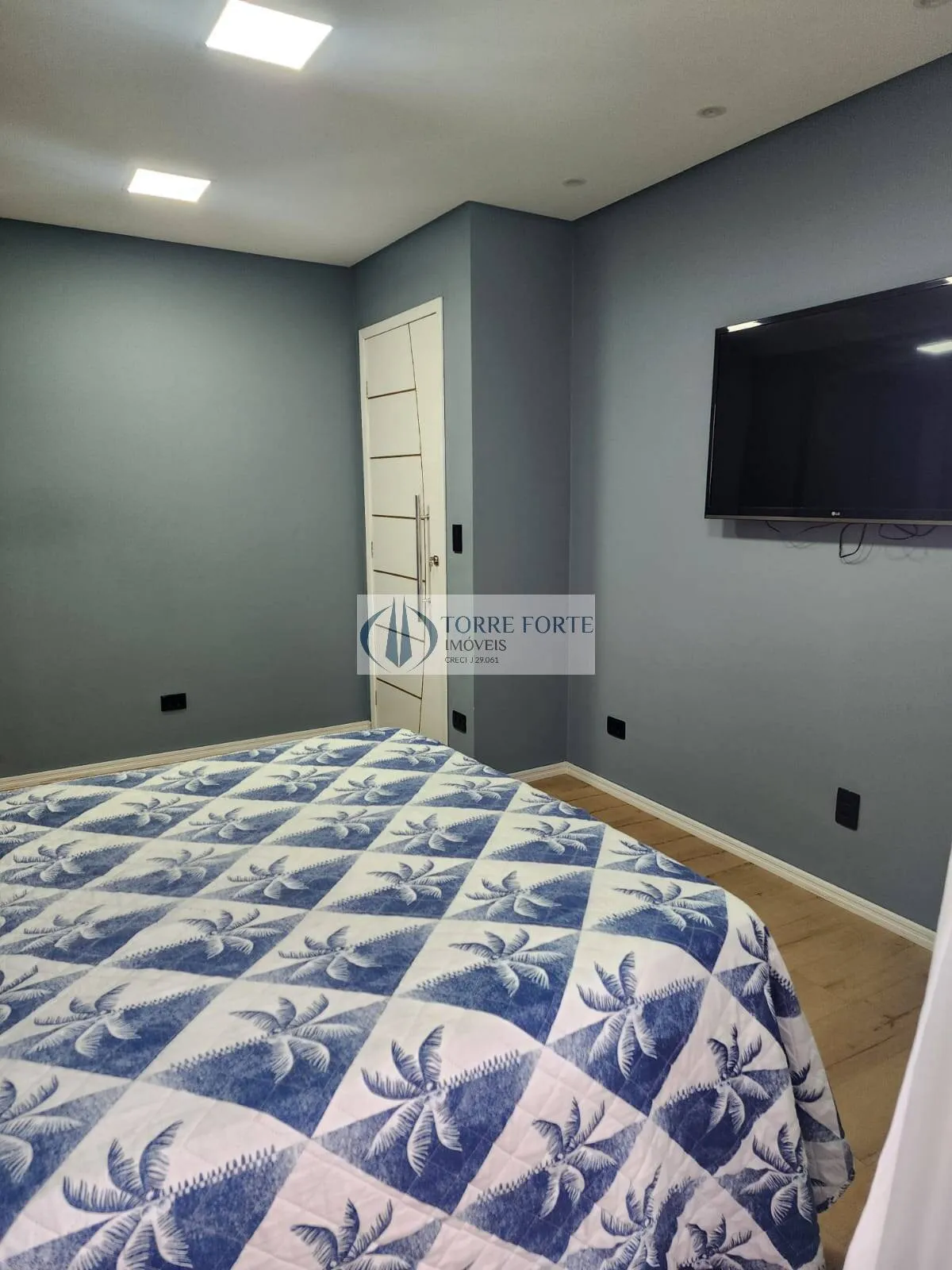 Imagem Sobrado com 3 quartos 2 suites , Picina ,5 vagas no Parque do Carmo.