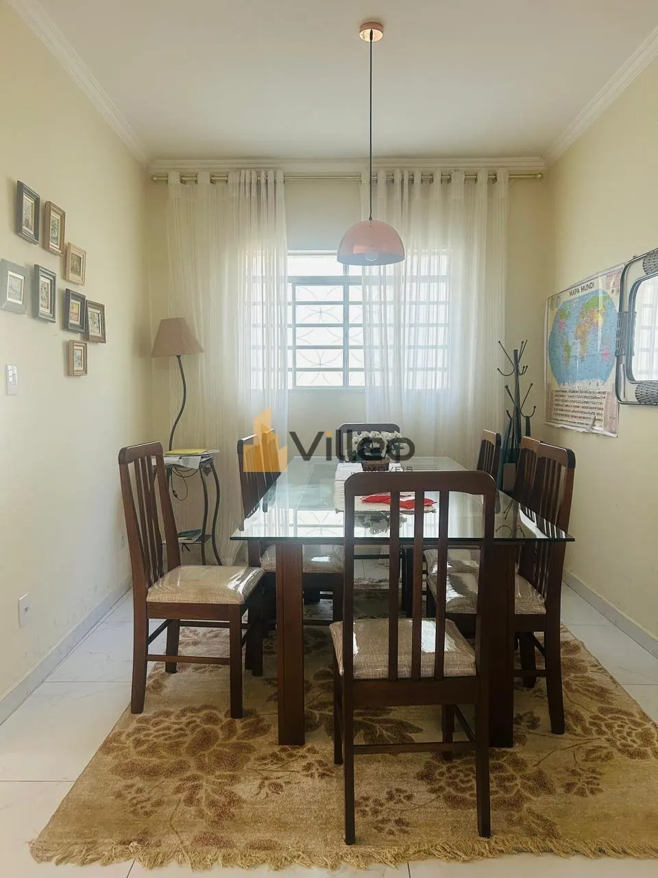 Imagem Descubra o conforto de viver em uma casa espaçosa e bem localizada!
Construída em 2013, esta linda...