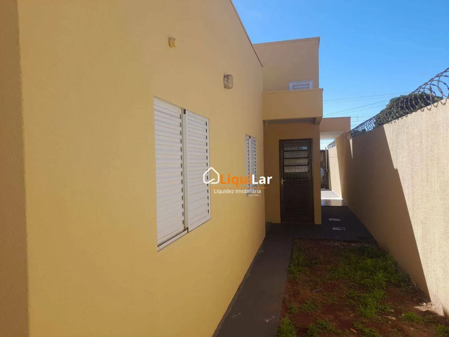 Imagem Casa Usada à Venda no Asfalto com 2 Quartos, Varanda, Amplo Quintal e Possibilidade de Minha Casa Minha Vida