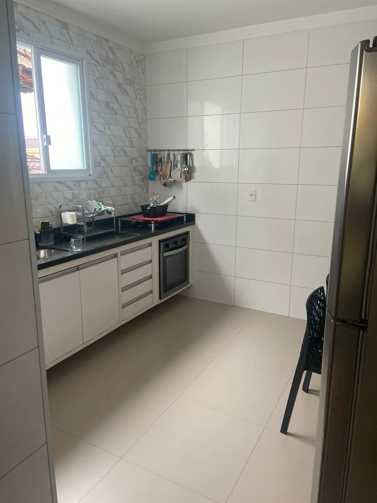 Imagem Residência Exclusiva no Marapé: Espaço, Elegância e Conforto em Cada Canto