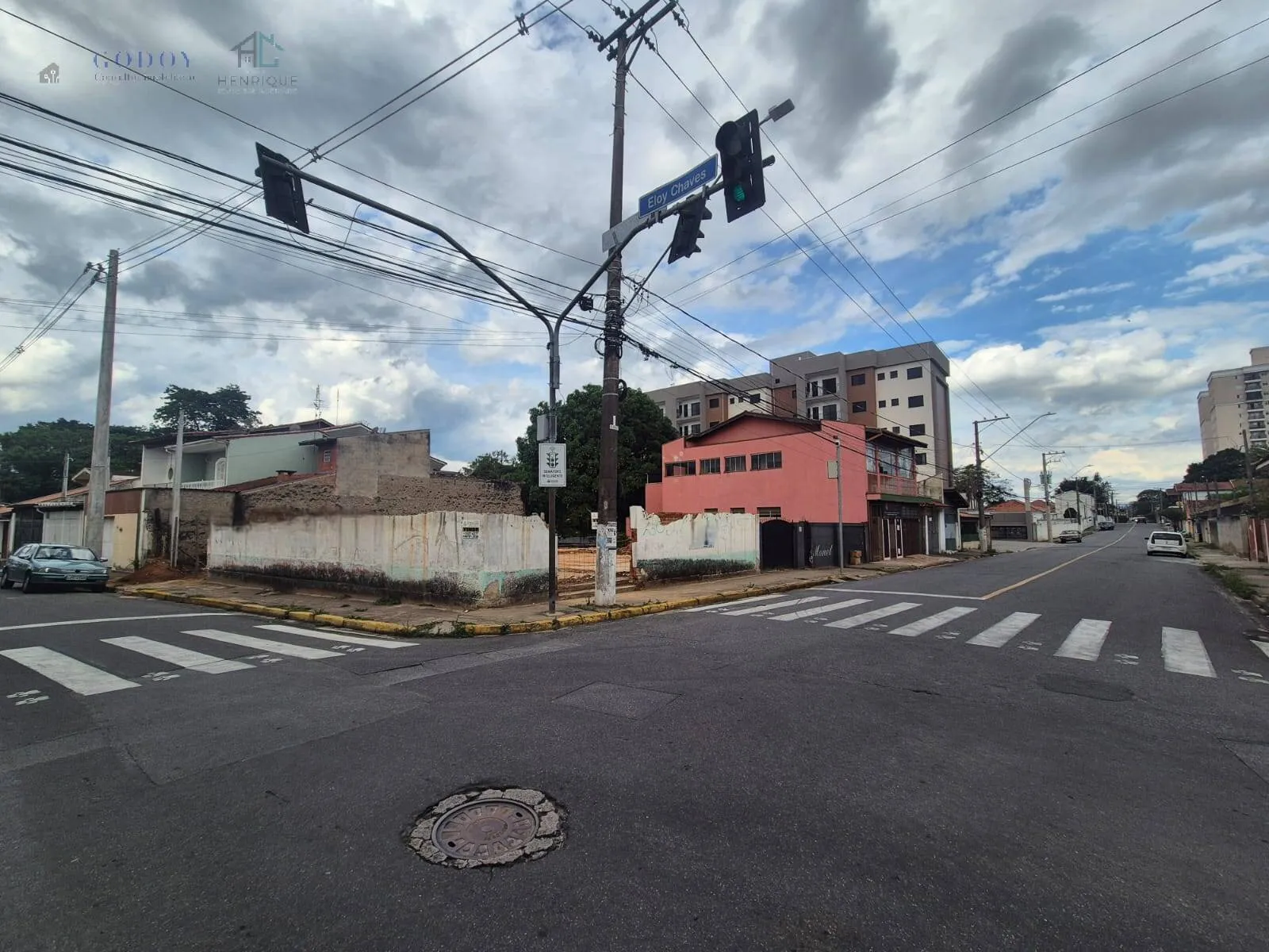 Imagem Terreno de Esquina com Alta Visibilidade - Ideal para Empreendimento!