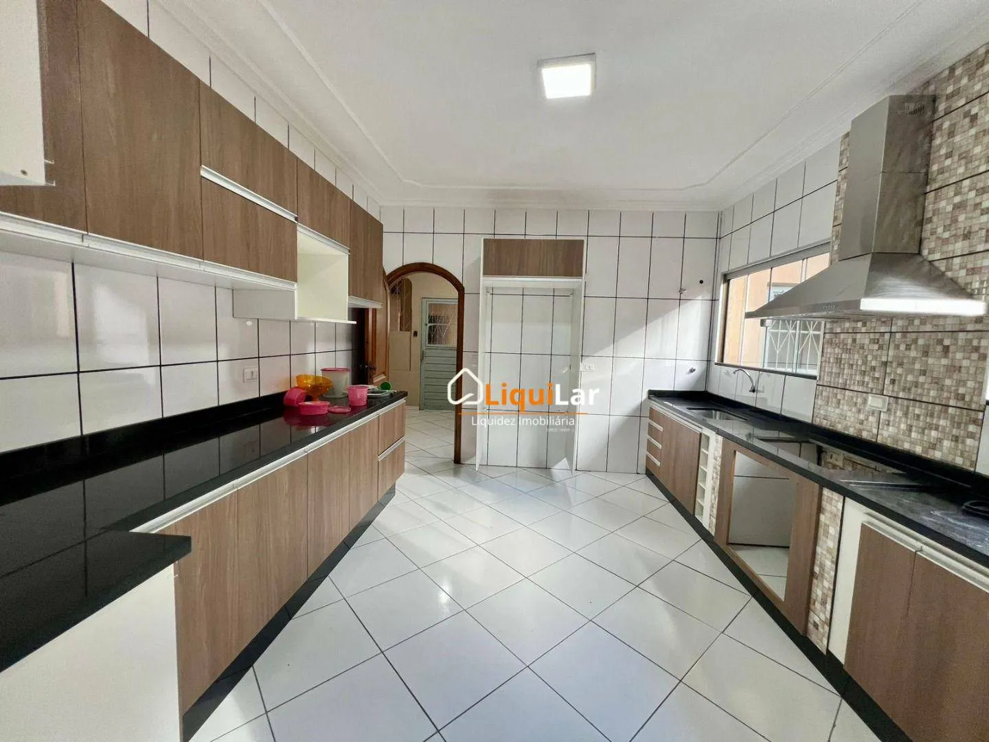 Imagem Imóvel Amplo com Dupla Aptidão Residencial ou Comercial em Terreno de 600 m² com Varanda Gourmet