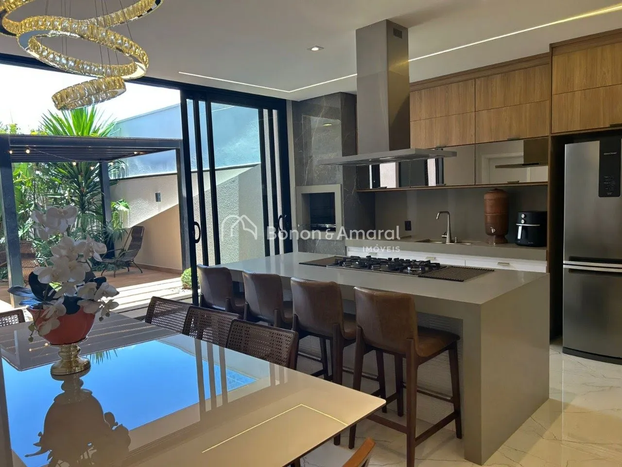 Imagem Sobrado à venda com 03 quartos por R$ 2690.000,00 no Condomínio Santorini bairro Parque Brasil 500, em Paulínia