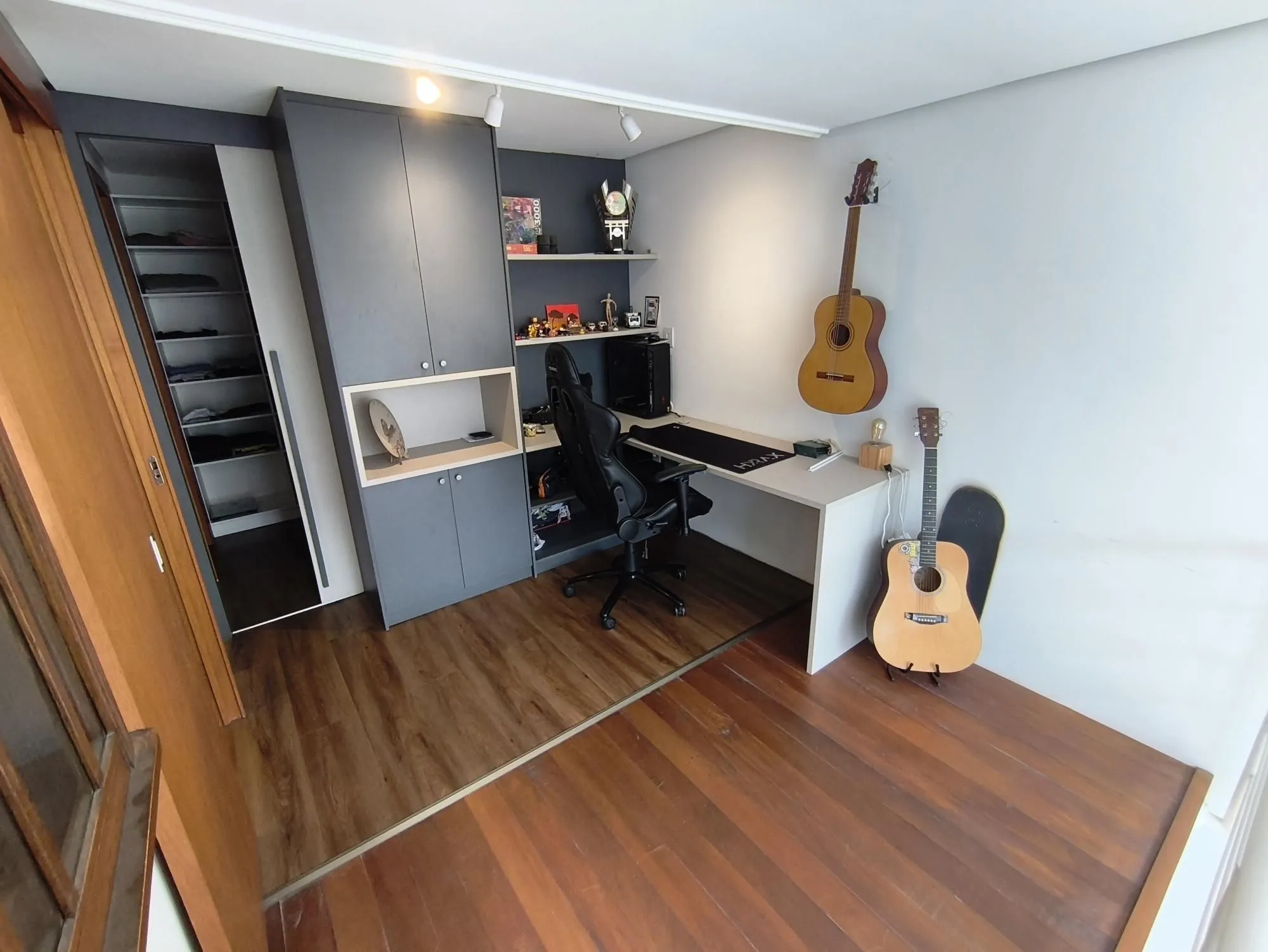 Imagem APARTAMENTO 2 DORMITÓRIOS COM 1 VAGA NO MENINO DEUS