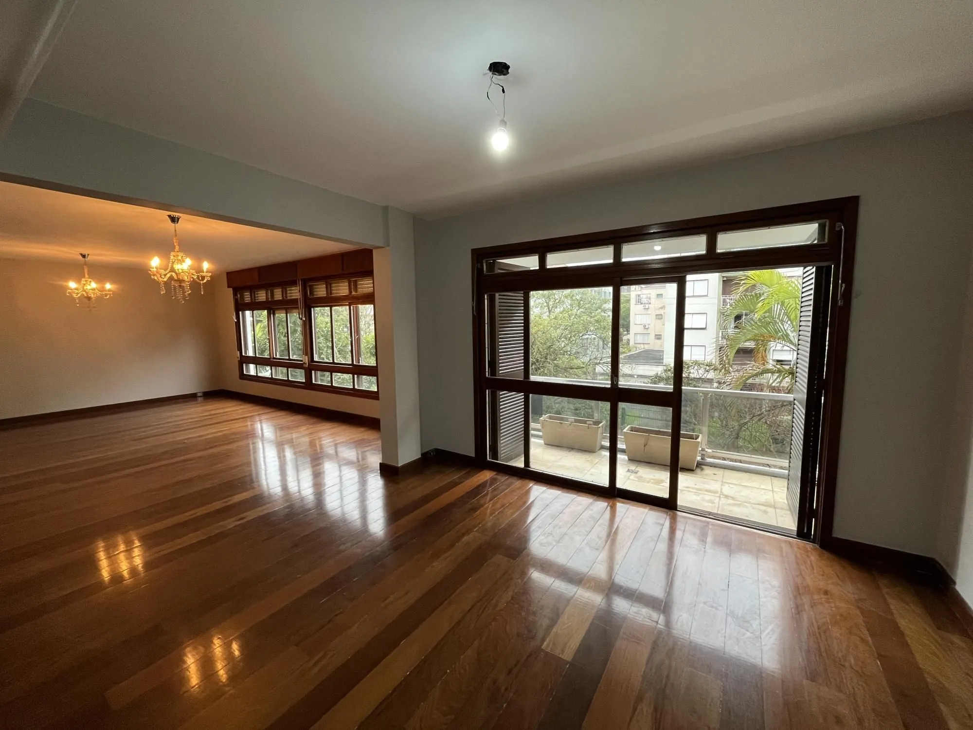 Imagem Apartamento de 3 quartos, suíte e 2 vagas de garagem no bairro Farroupilha POA