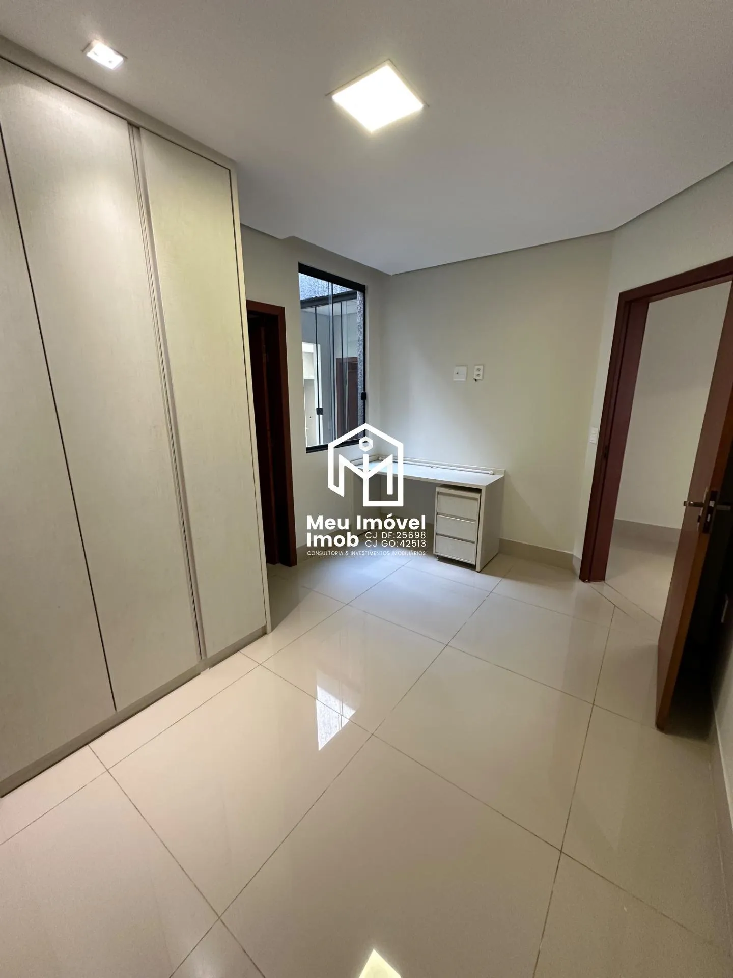 Imagem Casa 4 Quartos 3 Suítes 5 Vagas 500m²