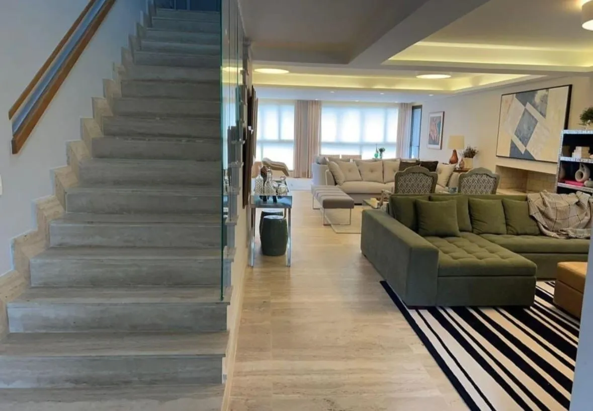 Imagem Casa à venda no Alphaville 01 em Barueri, 4 suítes, 524 m², piscina, rooftop, mobiliada e terreno de 572 m²