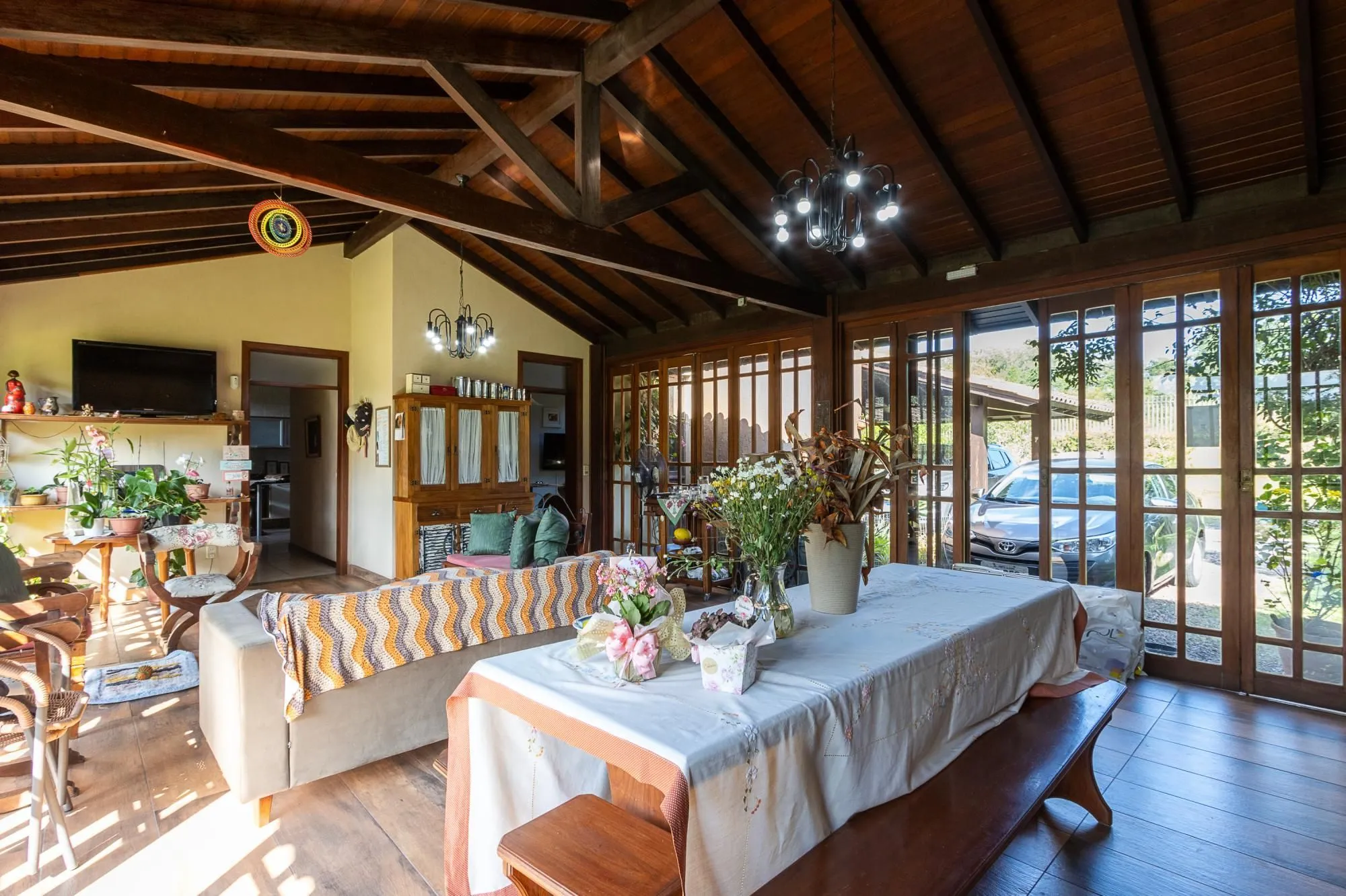 Imagem Casa em condomínio á venda com 6 dormitórios em Porto Alegre