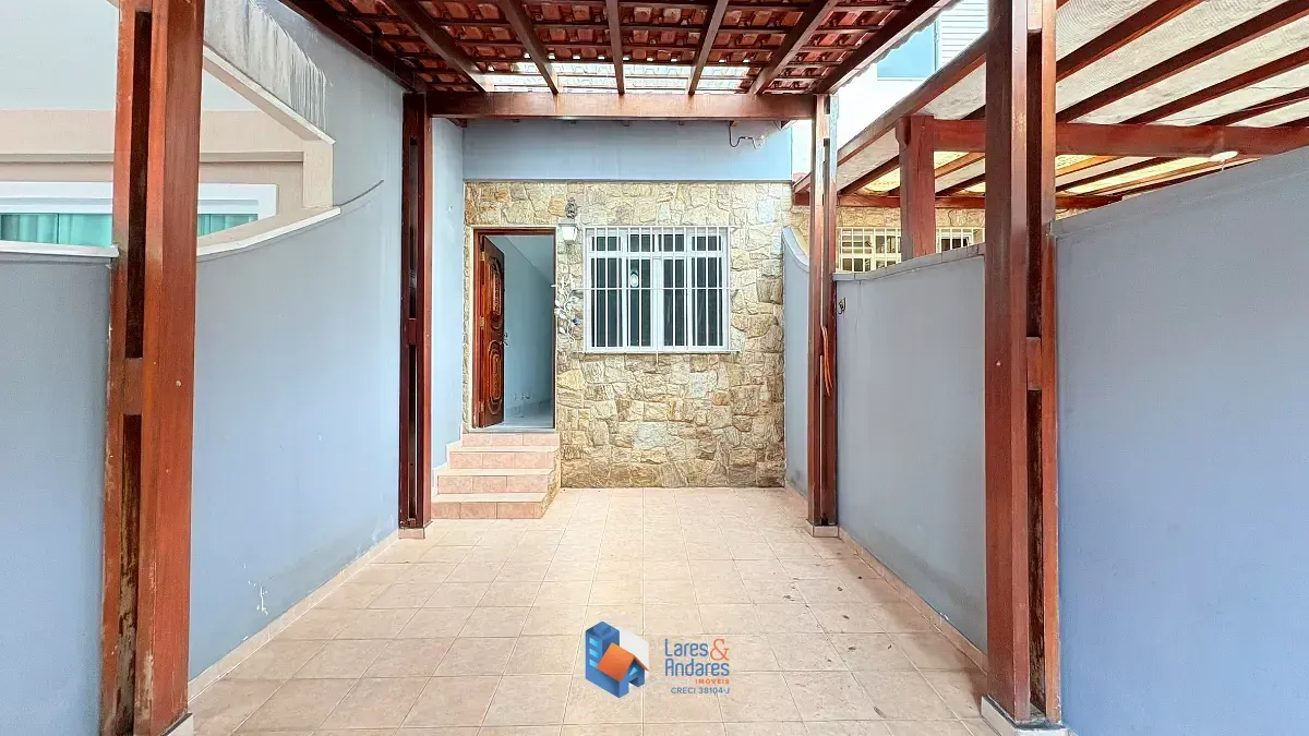 Imagem Sobrado para venda em Jardim Regina com 3 quartos, sendo 1 suíte, 101m²