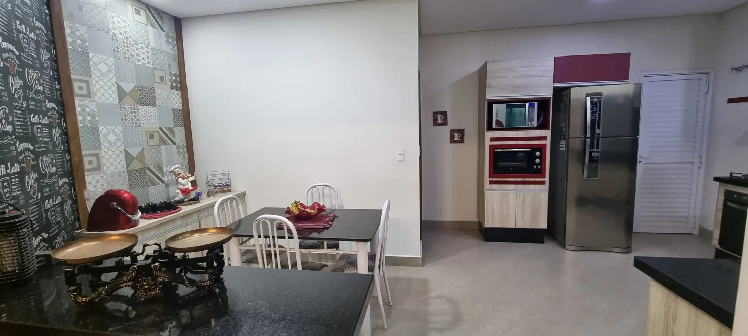 Imagem Magnífica Casa no Condomínio Reserva dos Lagos: Espaços Amplos, Acabamentos de Alto Padrão e Vista Única