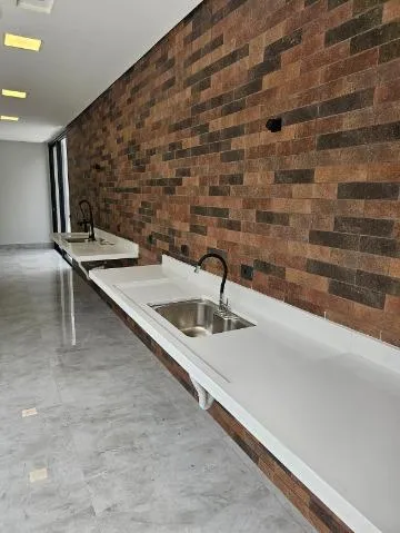 Imagem VENDA DE CASA NO CONDOMÍNIO REAL PARK, EM ARUJÁ/SP, 373m² com 4 suítes amplas, espaço gourmet, piscina e garagem coberta. CONSULTE-NOS.