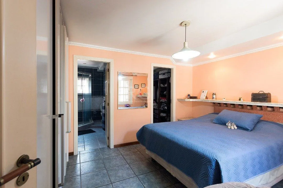 Imagem Casa para Venda - 320m², 5 dormitórios, sendo 2 suites, 3 vagas - Tristeza