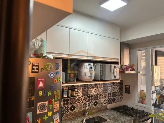 Imagem Apartamento à venda com 57 m², 2 dormitórios com armários, sacada ampla integrada à cozinha, sa...