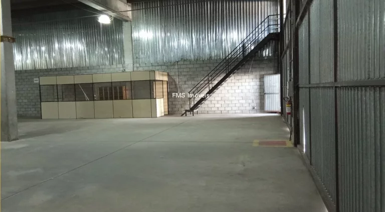 Imagem Galpão com 3300m2 na Rod. Anhanguera / SP.