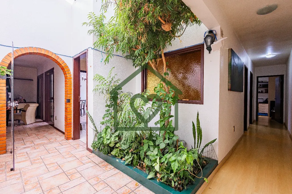 Imagem Casa à Venda no Bairro Cristal Apresentamos esta excelente residência localizada em uma das regiõ...