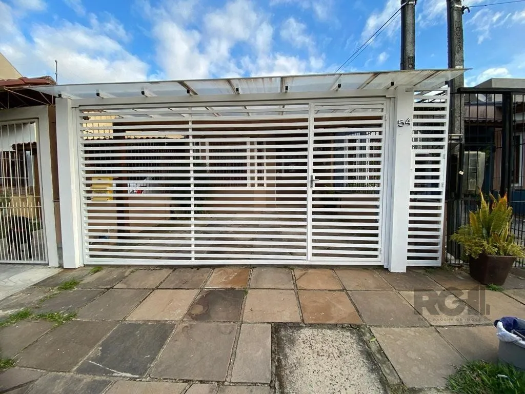 Imagem Casa térrea com 02 dormitórios e 01 vaga, no bairro Aberta dos Morros, em Porto Alegre.