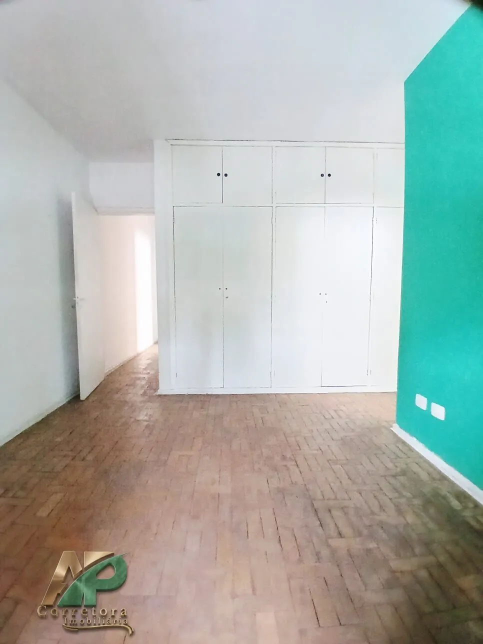 Imagem Casa à Venda em Santo Amaro: 3 Dorms (1 Suíte) + Edícula | Oportunidade Única!