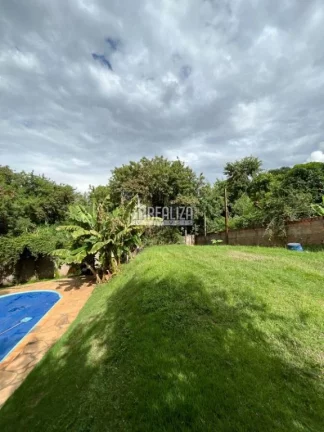 Imagem Casa com piscina e varanda no bairro Boa Vista, Uberaba