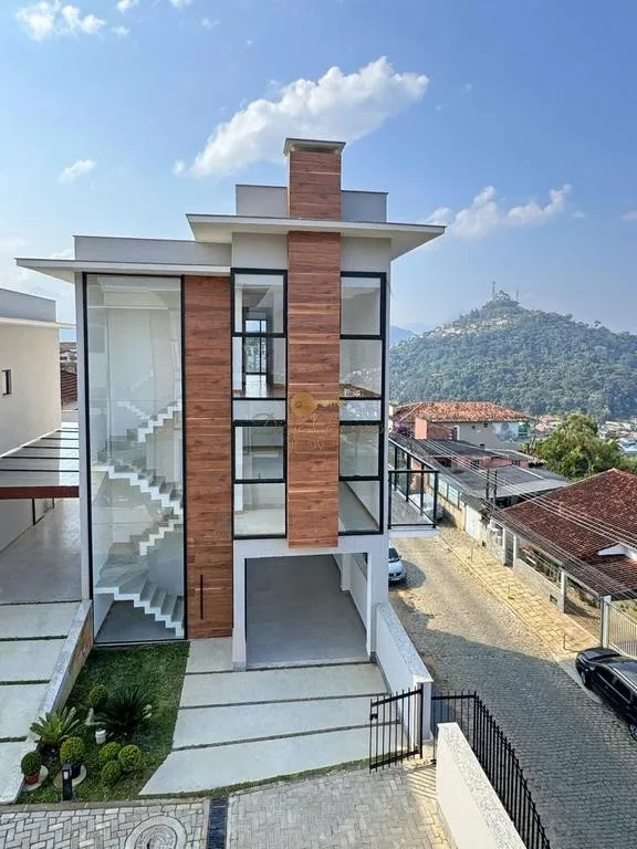 Imagem Casa em Condomínio para Venda em Teresópolis / RJ no bairro Tijuca