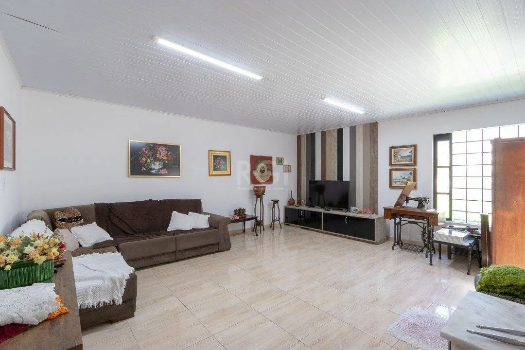Imagem Casa para Venda - 370m², 4 dormitórios, sendo 1 suites, 6 vagas - Lomba do Pinheiro