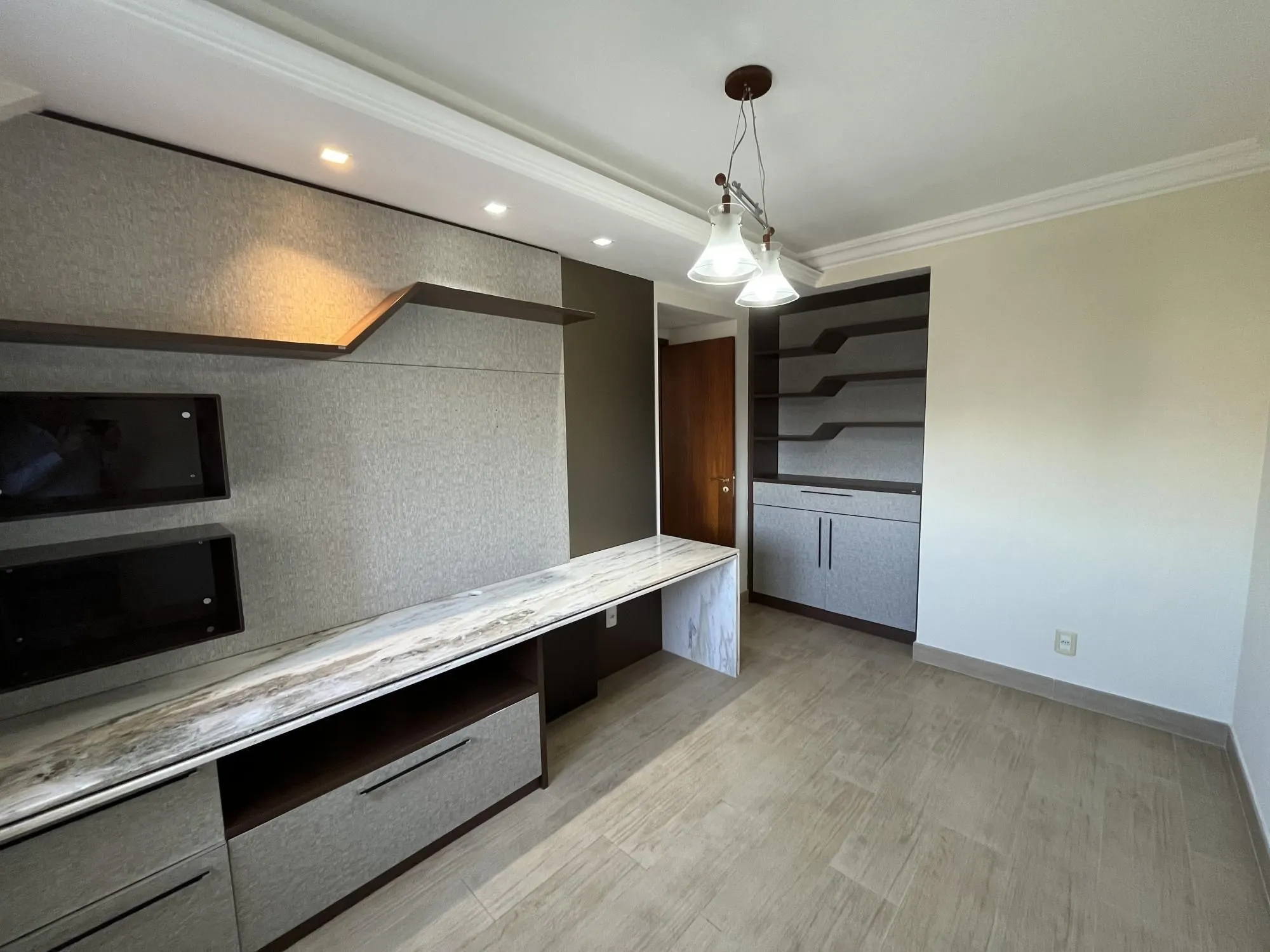 Imagem Apartamento de 3 quartos, suíte e 2 vagas de garagem no bairro Higienópolis POA