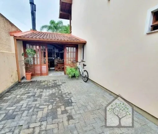 Imagem Excelente Casa com 370 m² no Carianos