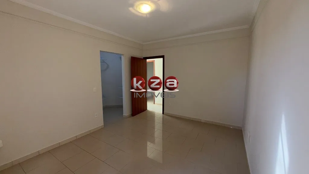 Imagem Casa térrea em Condomínio Residencial Maria Regina, Valinhos-SP: 3 quartos, 1 suite, 2 salas, 3 banheiros, 2 vagas, 222m².