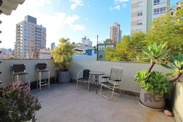 Imagem Bela cobertura 2 quartos com suíte e vaga coberta, sacada e piscina - 123m² - Bairro Petrópolis
