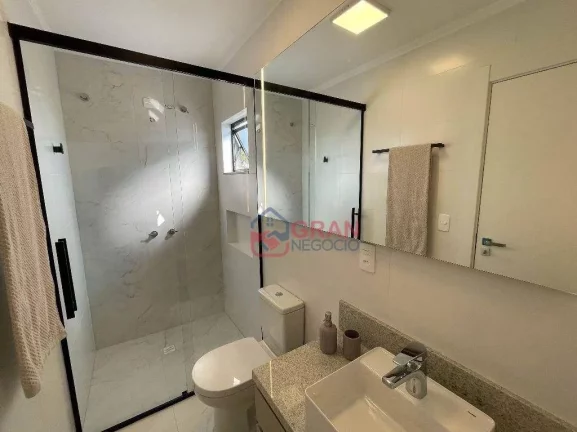 Imagem Sobrado Triplex em condomínio com 3 quartos à venda no Vista Alegre
