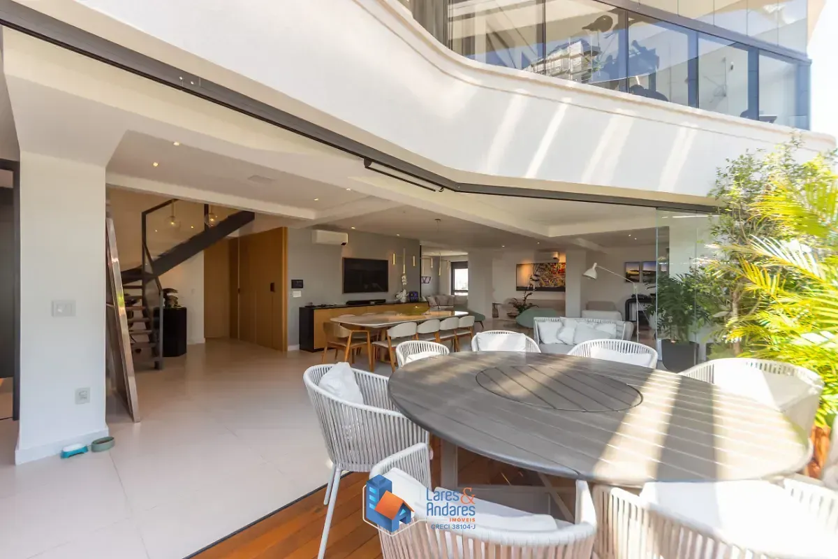 Imagem Duplex para venda em Chácara Santo Antônio com 4 quartos, sendo 4 suítes, 270m²