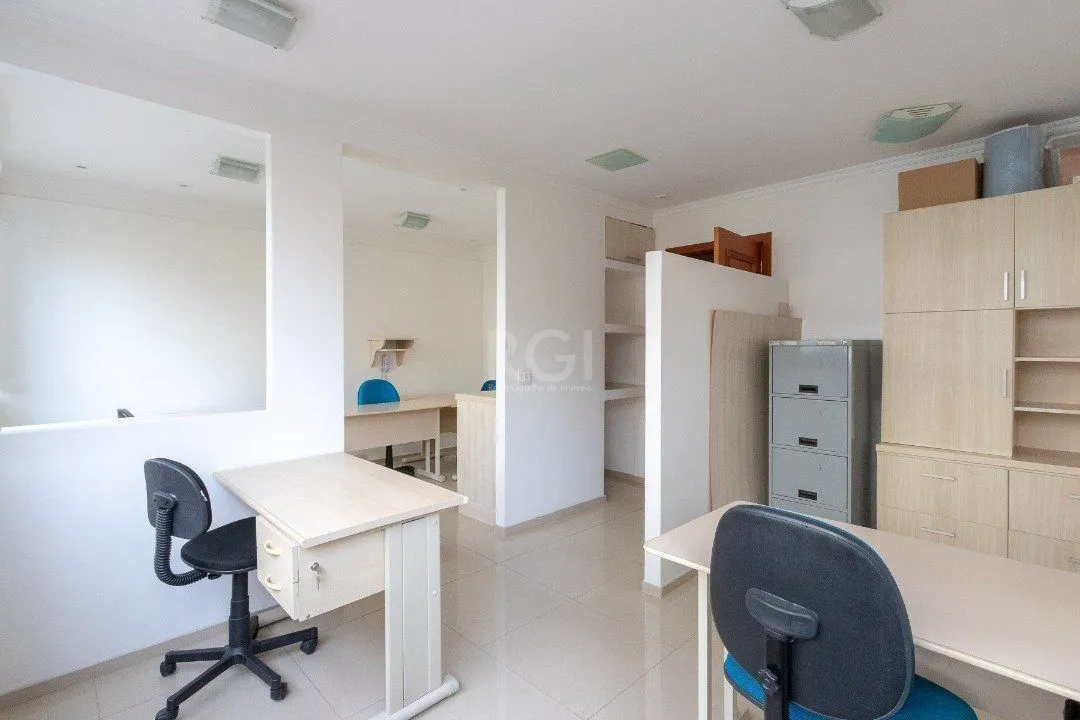 Imagem Conjunto/Sala para Venda - 42.6m², 0 dormitórios, 1 vaga - Praia de Belas