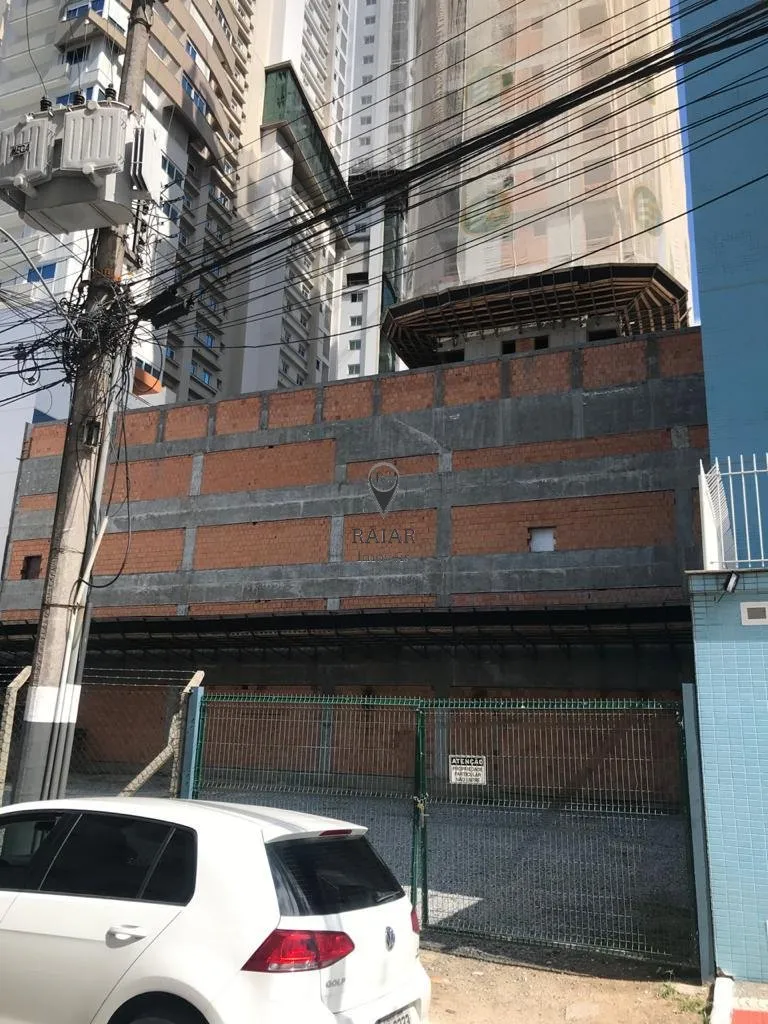 Imagem Dois terrenos com 264m² cada, na Costa brava. Próximo a Avenida Brasil e ao Rio Camboriú. A 400m ...
