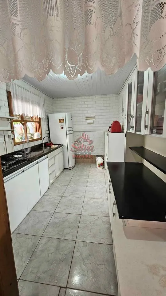Imagem C41 |Residência de Alvenaria Mobiliada com Piscina