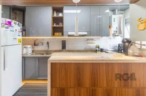 Imagem Casa impecável e mobiliada, com 3 niveis, possui 3 dormitórios sendo 1 suíte, 4 banheiros
