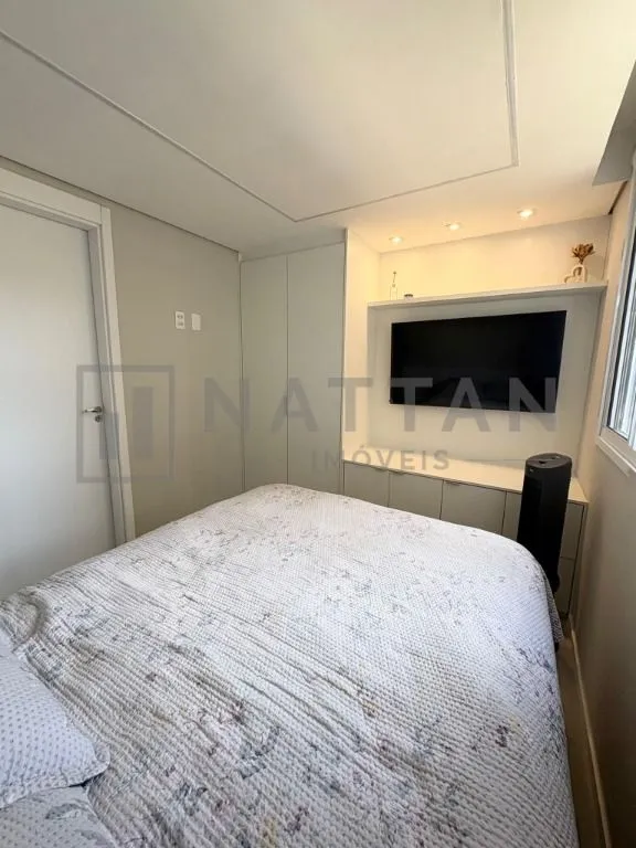 Imagem Apartamento com 2 dormitórios e suíte, 49,73 m², sacada e condomínio com piscina e academia