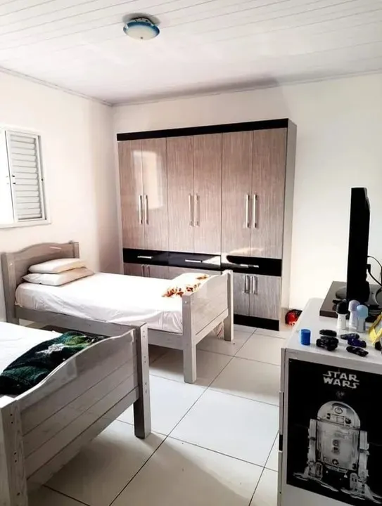 Imagem Casa Sobrado de 125m² com 4 Dormitórios Localizado no Jardim Altos do Itavuvu.