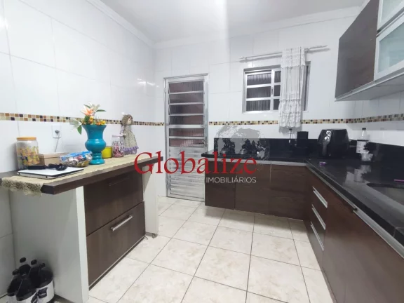 Imagem Sobrado com 3 dormitórios, armários planejados, excelente oportunidade no bairro do Macuco em Santos