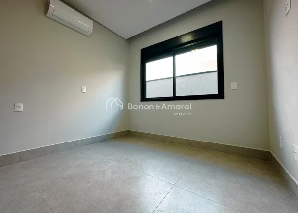 Imagem Maravilhosa casa térrea, acabamento de primeira, com 4 suítes todas com armários e ar condicionad...