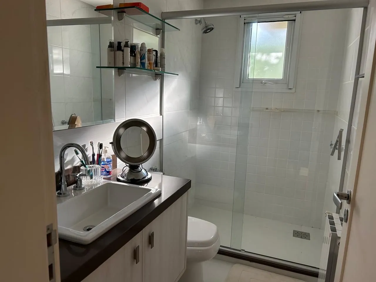 Imagem Vende-se luxuosa casa com 4 suítes e 430m² - Gramado