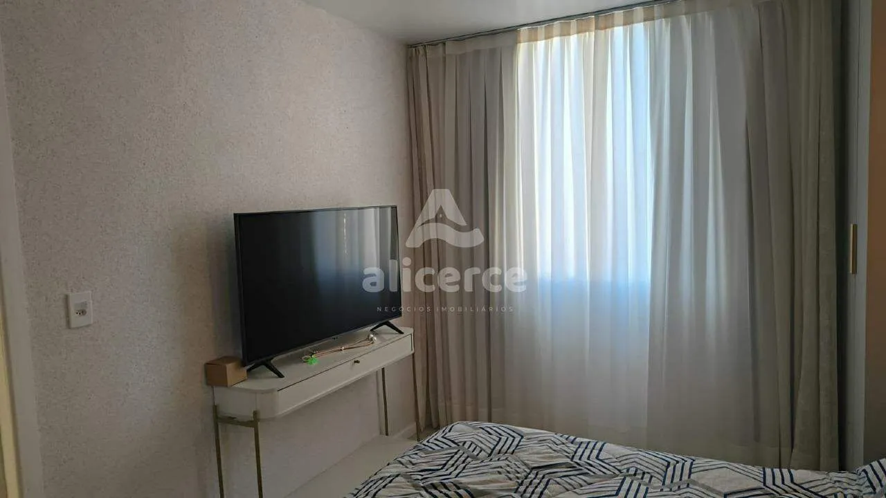 Imagem Apartamento semimobiliado com **03 dormitórios**, localizado em uma das regiões mais estratégicas do bairro Estreito.