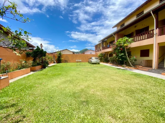 Imagem Oportunidade Única para Seu Negócio: 7 Apartamentos Comerciais com 16 Quartos, 7 Salas, e Piscina!