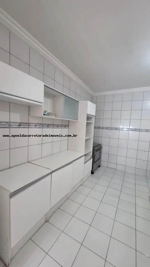 Imagem Casa para Venda em Parnamirim, Emaús, 3 dormitórios, 1 suíte, 2 banheiros, 2 vagas