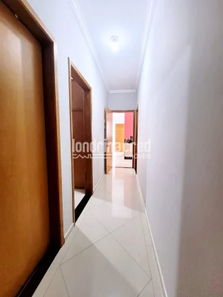 Imagem Casa com 3 Quartos (2 Suítes), 4 Banheiros, Edícula Completa e 2 Vagas no Jardim Oriente – 250m² de Terreno e 160m² de Construção
