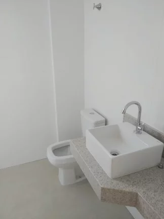 Imagem Belíssimo 2 quartos sendo uma suíte . Prédio com área de lazer.